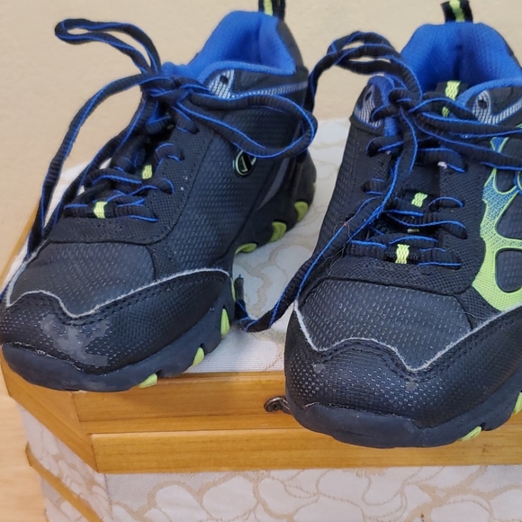 Champion Tennis Shoes - Picture 3 of 8